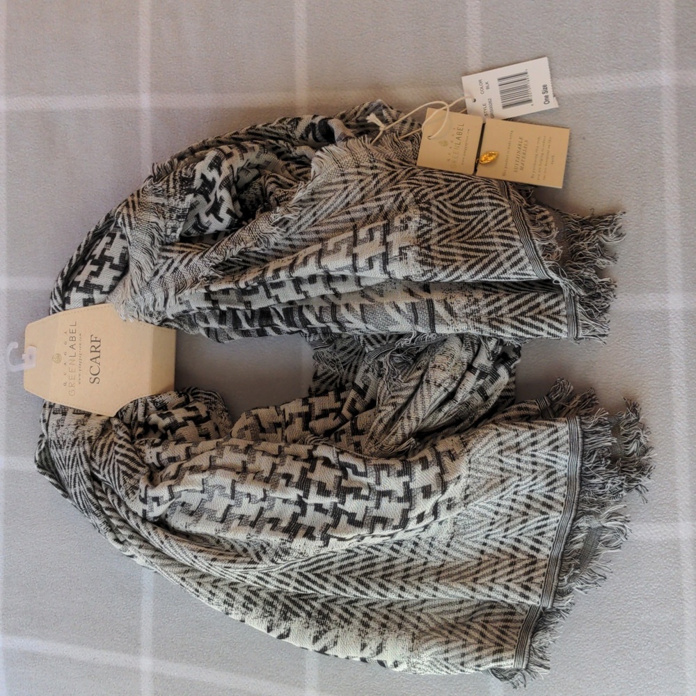 🏷️ NWT Scarf and Bracelet Set